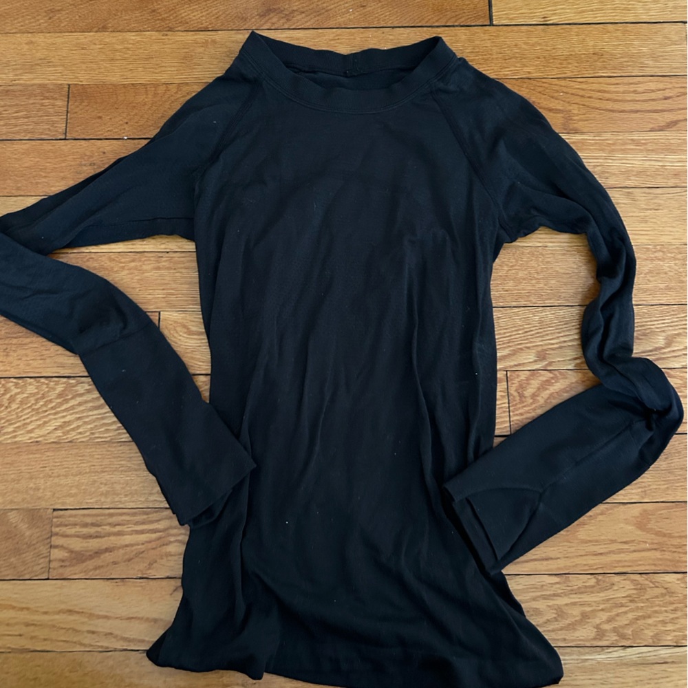 Lululemon Women's Black exercise top, tight fitting, runs small, 4. WOT.